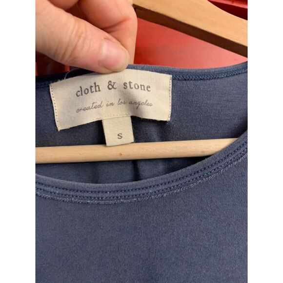 Cloth & Stone Size Small Anthropologie Raw Edge Denim Blue Cap Sleeve Shirt EUC - Picture 4 of 4